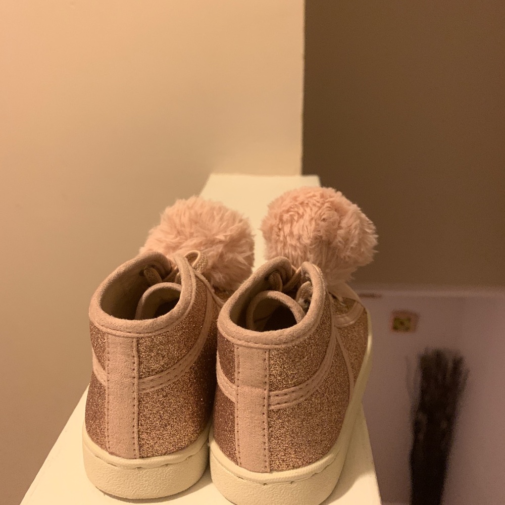 Shoes - Picture 3 of 4